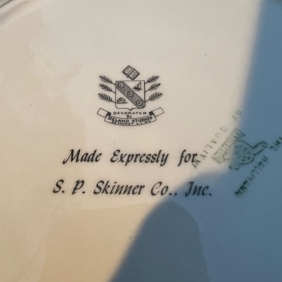 S P Skinner Raleigh Tavern Williamsburg Virginia 10” Decorative Plate - Picture 5 of 14